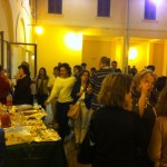 Buffet in attesa della diretta streaming